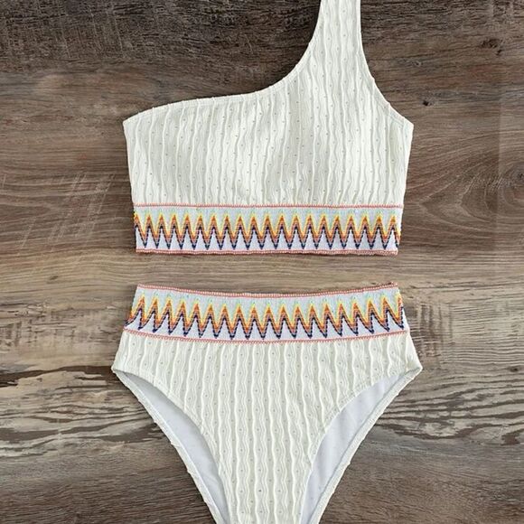 Bikini    - Picture 5 of 11